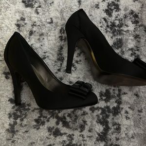 Beautiful Tory Burch satin heels with embellishment